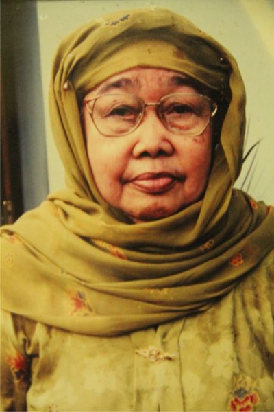 Hj. Hindun Mastufah binti Rubama, istri K.H. Qasad Mansur