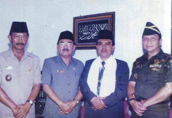 K.H. Ahmad Rifai Arief bersama Pangdam Jaya